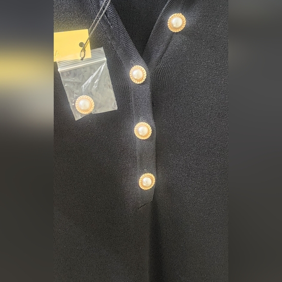 New Classic Black Knit Dress with Cream Trim, Size Extra Large. - Picture 5 of 11